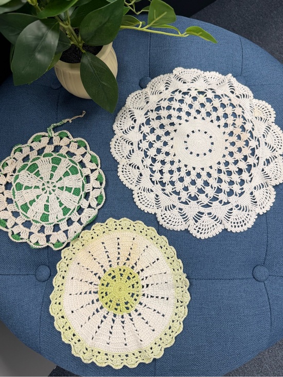 hand made Other - Vintage Handmade Crochet Round Doilies in Green and Cream set of 3